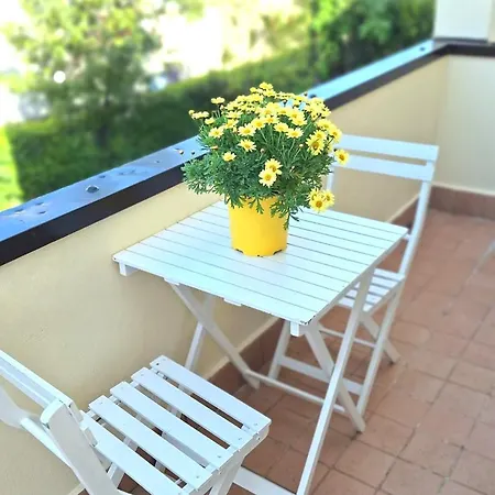 Flat In Near Train Station Apartment *