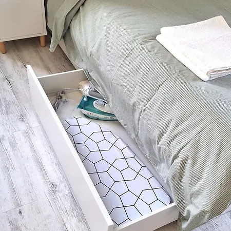 Flat In Near Train Station Apartment